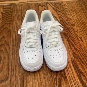 white walking shoes